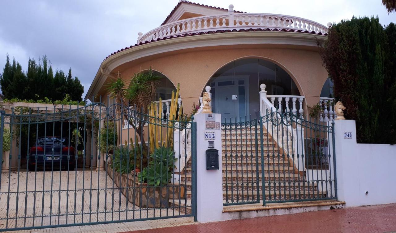 With 3 Bedrooms In With Wonderful Sea View Private Pool Enclosed Garden 5 Km From The Beach Villa *